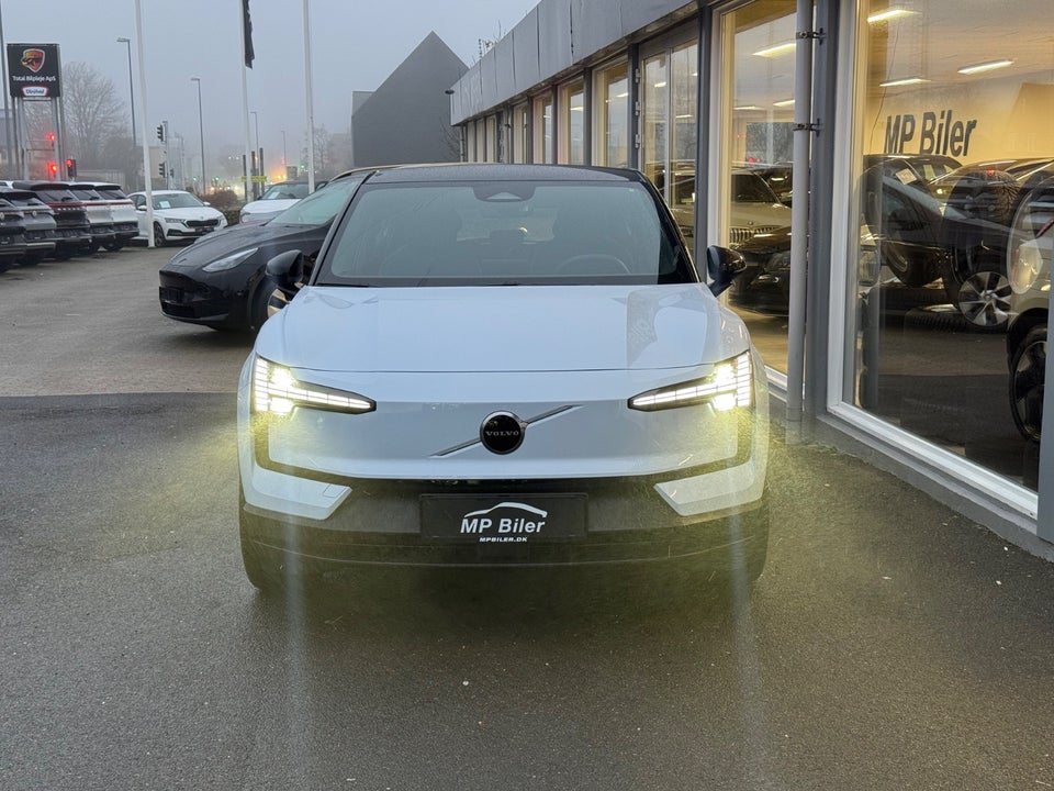 Volvo EX30 Extended Range Plus 5d