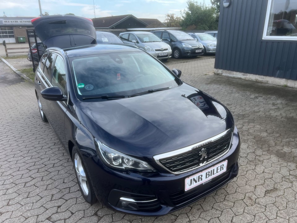 Peugeot 308 1,5 BlueHDi 130 Selection Sky SW 5d