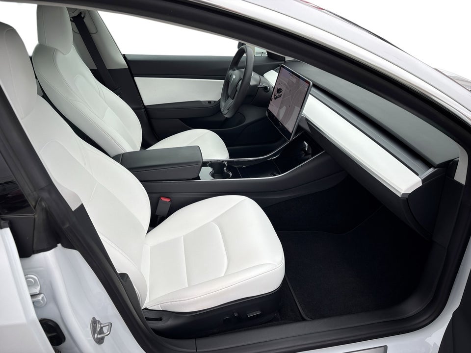 Tesla Model 3 Standard Range+ RWD 4d