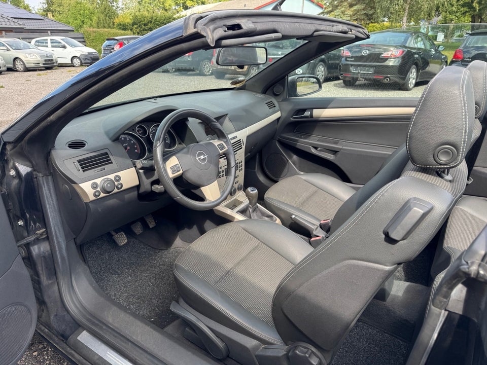 Opel Astra 1,8 16V Cosmo TwinTop 2d