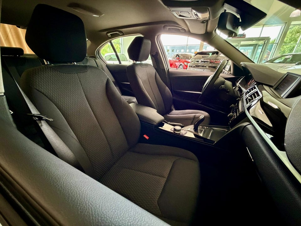 BMW 320d 2,0 Advantage aut. 4d