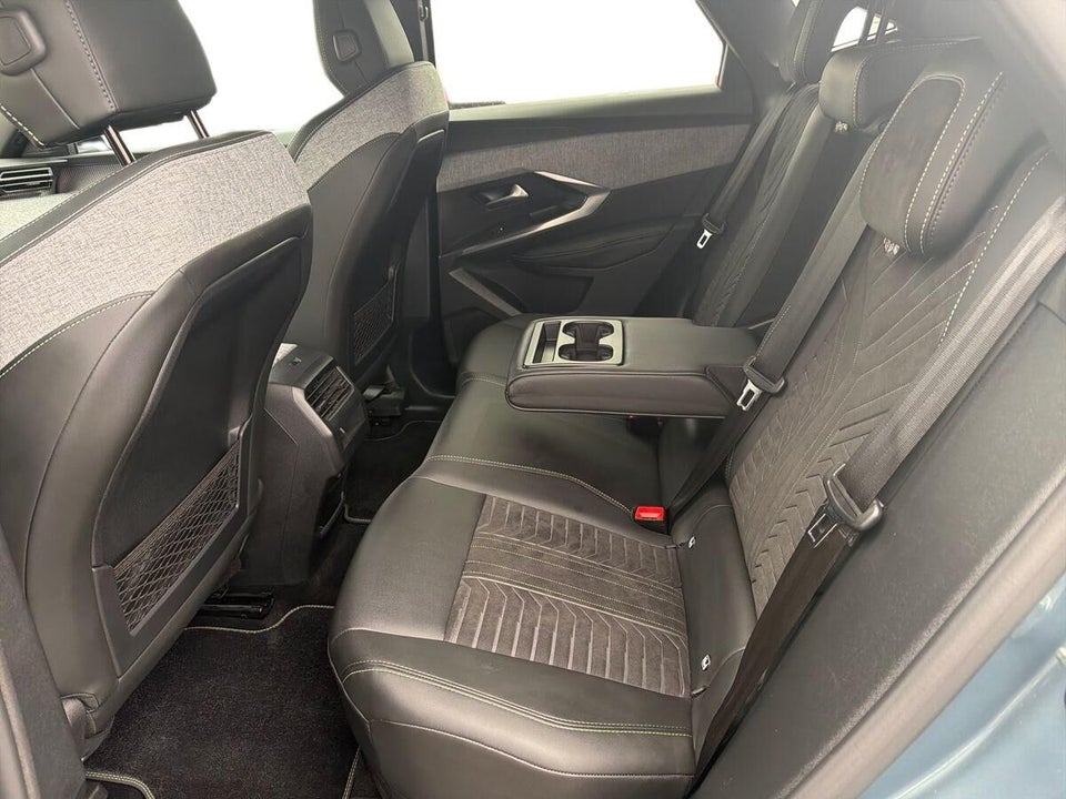 Peugeot e-3008 77 GT 5d