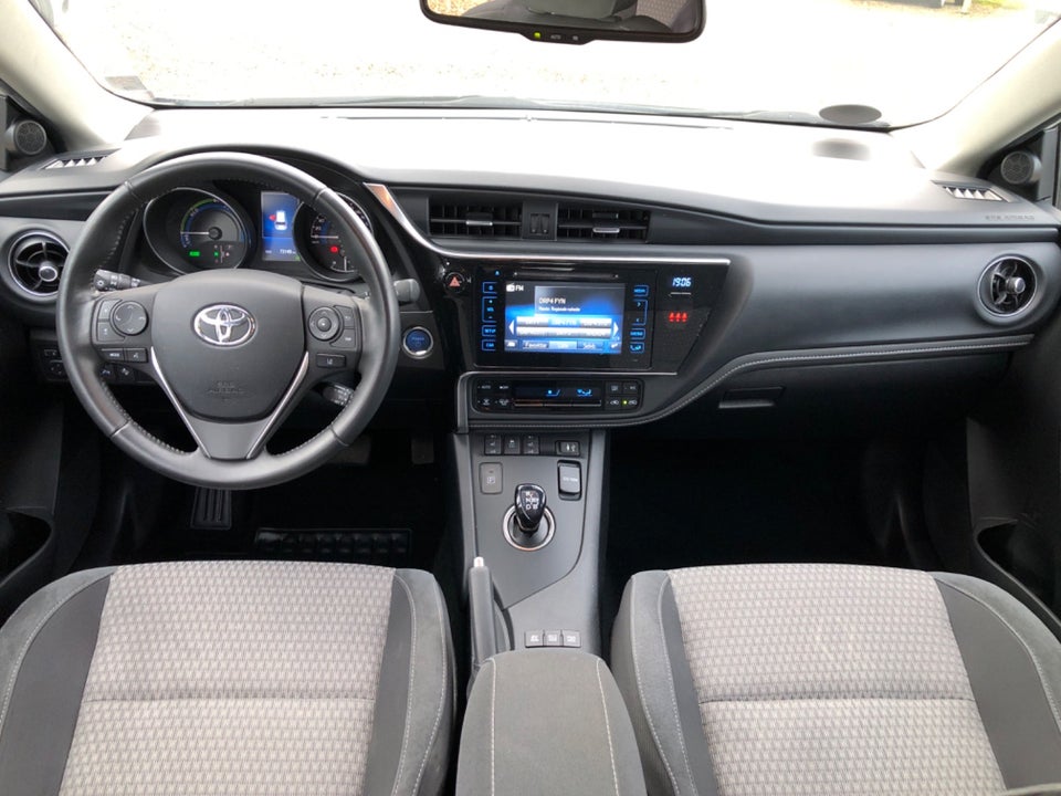 Toyota Auris 1,8 Hybrid Selected Touring Sports CVT 5d