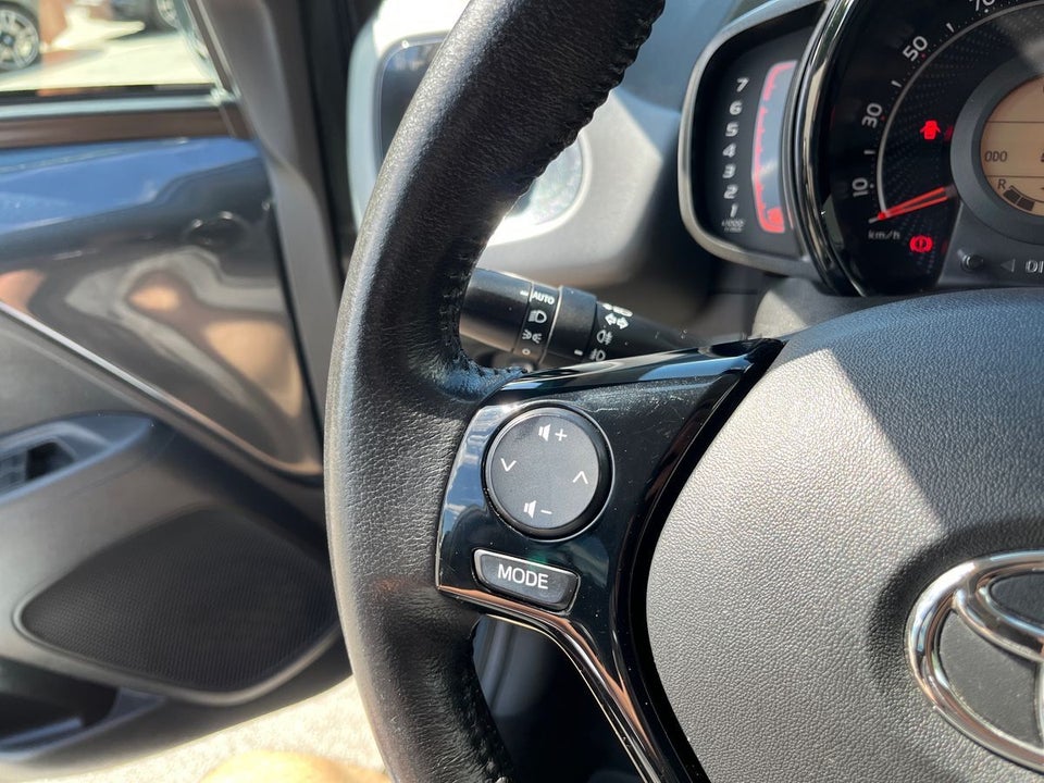 Toyota Aygo 1,0 VVT-i x-play 5d