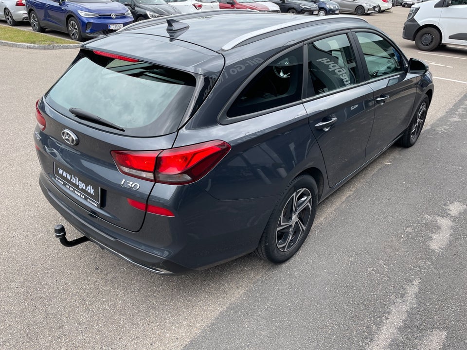 Hyundai i30 1,6 CRDi 115 Essential stc. 5d