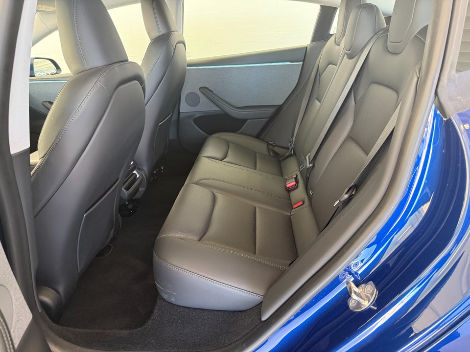 Tesla Model 3 RWD 4d