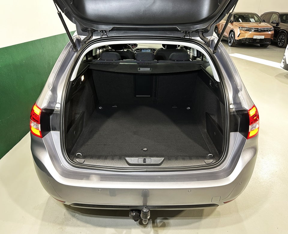 Peugeot 308 1,5 BlueHDi 130 Prestige SW 5d