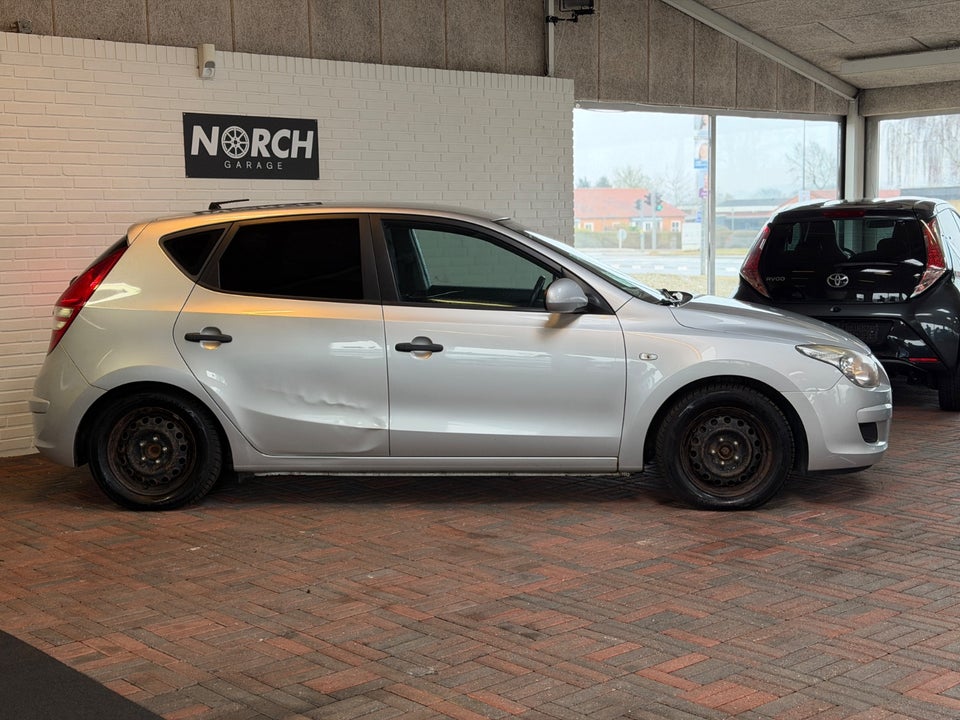 Hyundai i30 1,6 CRDi 90 Classic 5d