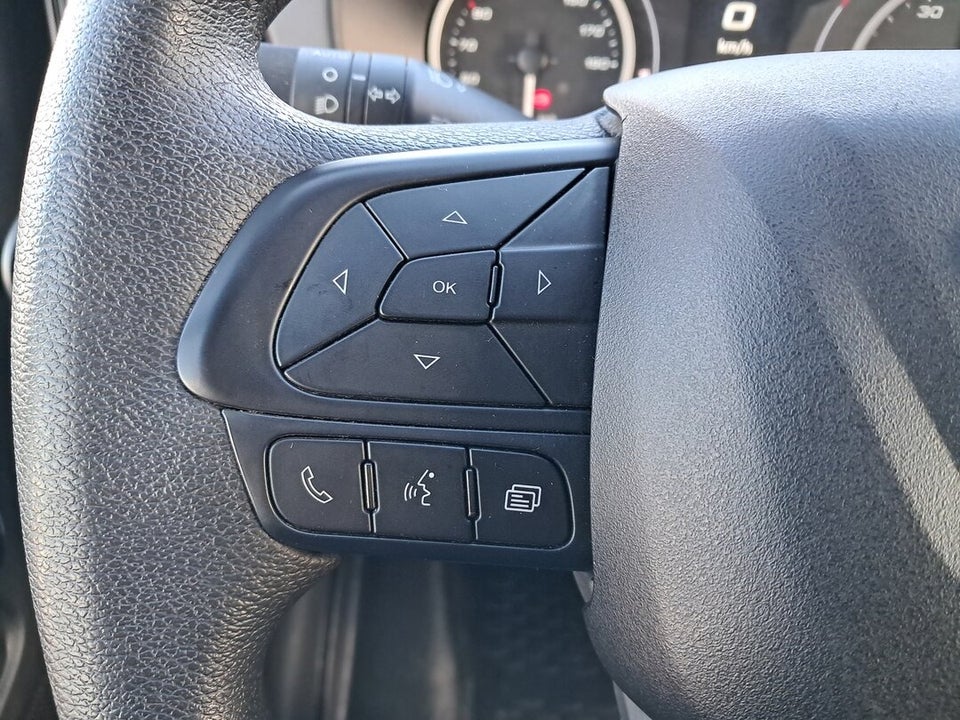 Iveco Daily 2,3 35S16 4100mm Box m/lift AG8