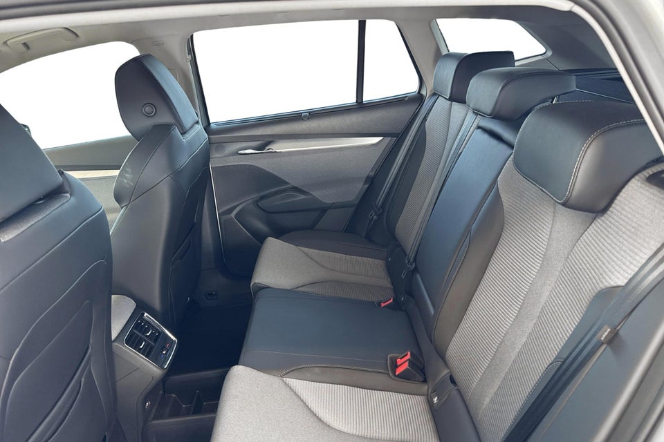 Skoda Enyaq 60 iV Loft 5d