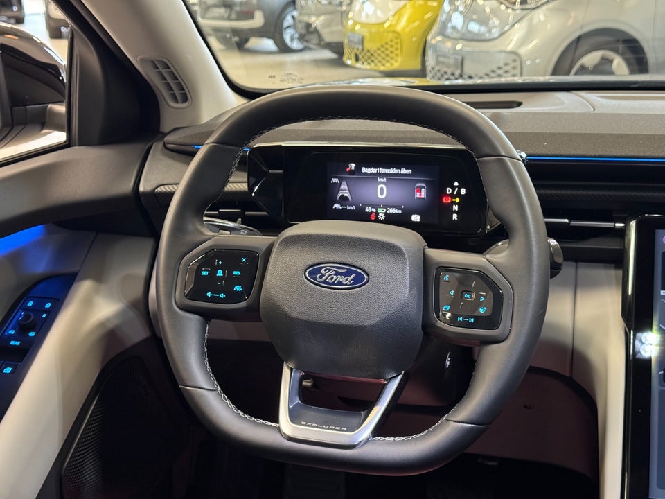 Ford Explorer 77 Premium Extended Range 5d