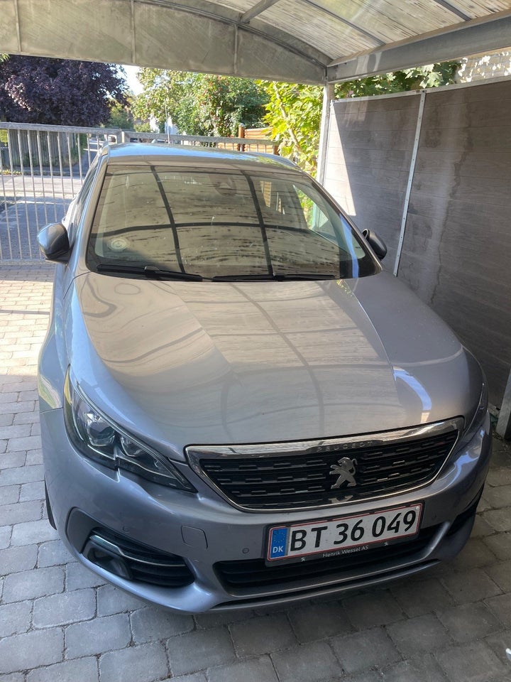Peugeot 308 1,2 e-THP 130 Allure+ SW 5d