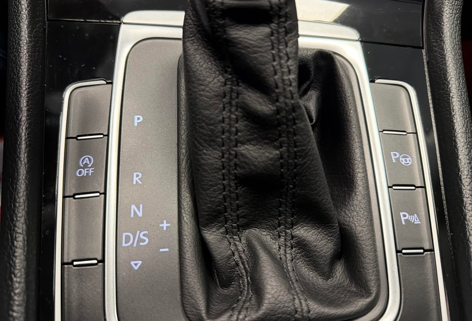 VW Golf VII 1,6 TDi 115 IQ.Drive DSG Van 5d