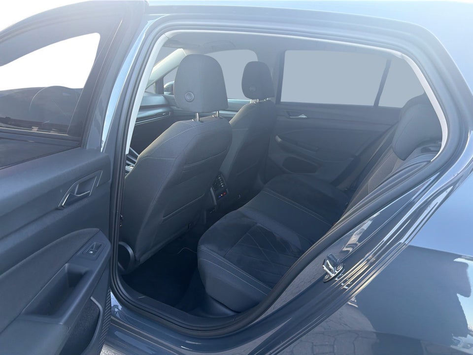 VW Golf VIII 1,4 eHybrid DSG 5d
