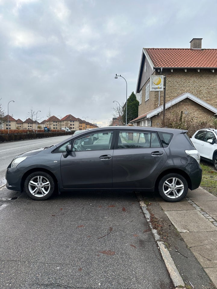 Toyota Verso 2,0 D-4D T1 Skyview 5d