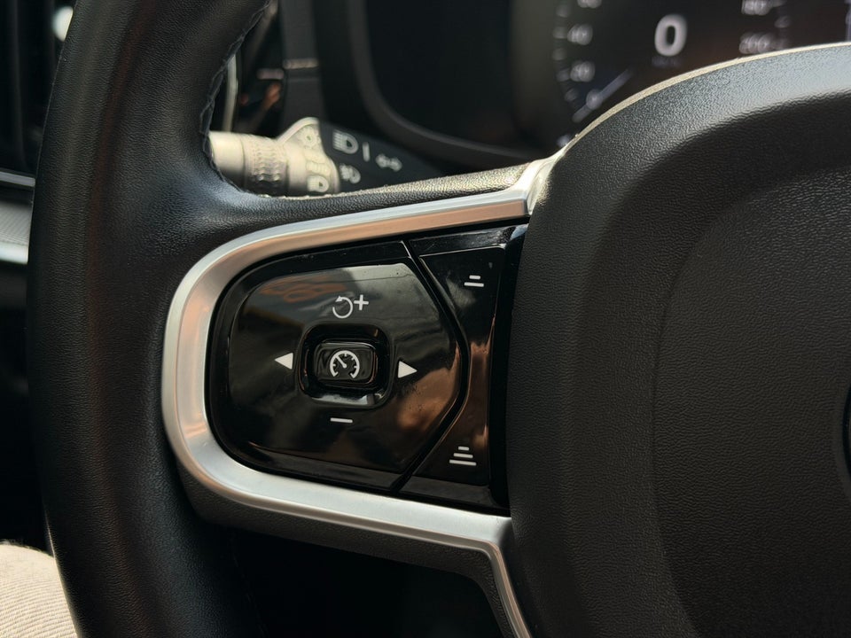 Volvo V60 2,0 T6 ReCharge R-Design aut. AWD 5d