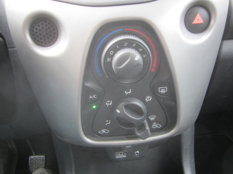 Toyota Aygo 1,0 VVT-i x-play 5d