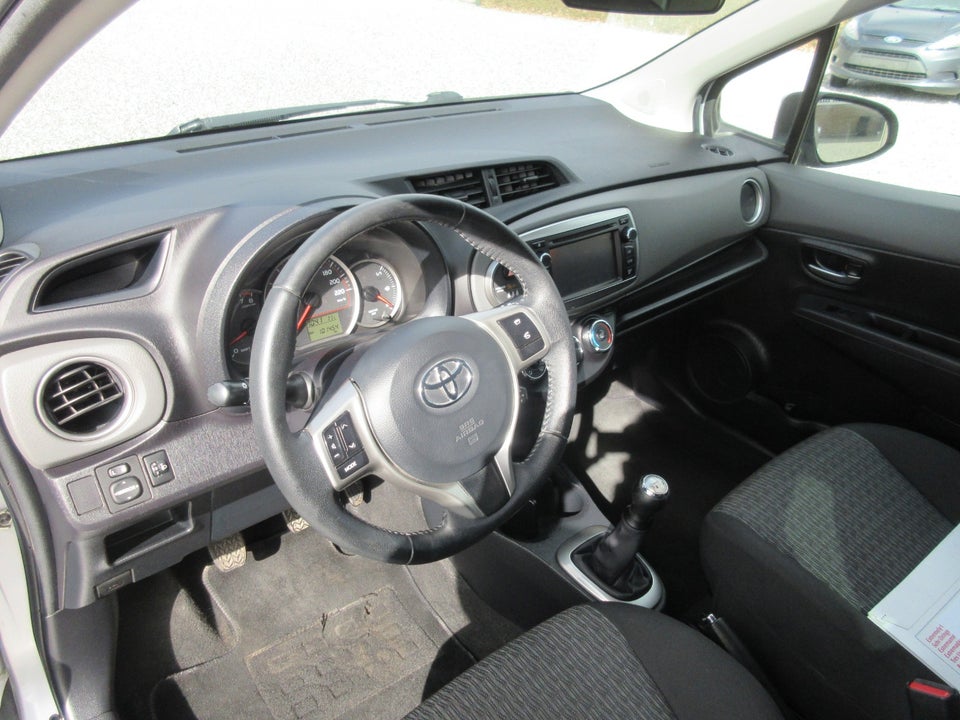 Toyota Yaris 1,0 VVT-i T2 Touch 5d