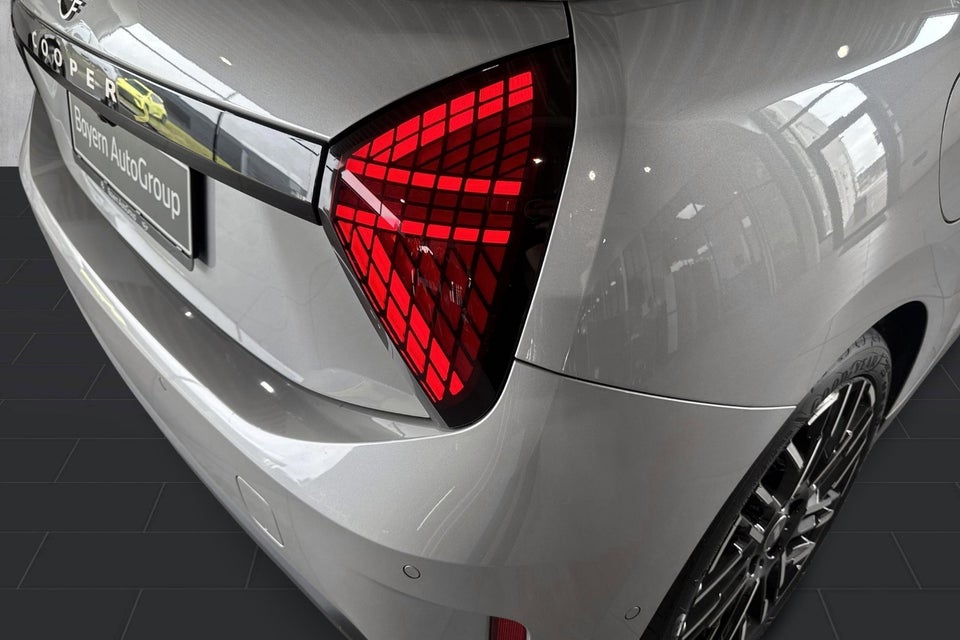 MINI Cooper SE Favoured Trim XL 3d