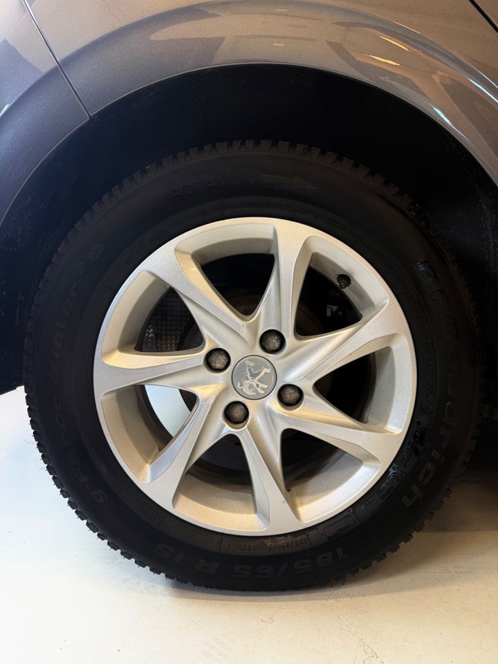 Peugeot 208 1,2 PureTech 82 Allure Sky 5d