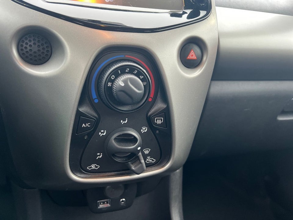 Citroën C1 1,0 VTi Iconic 5d