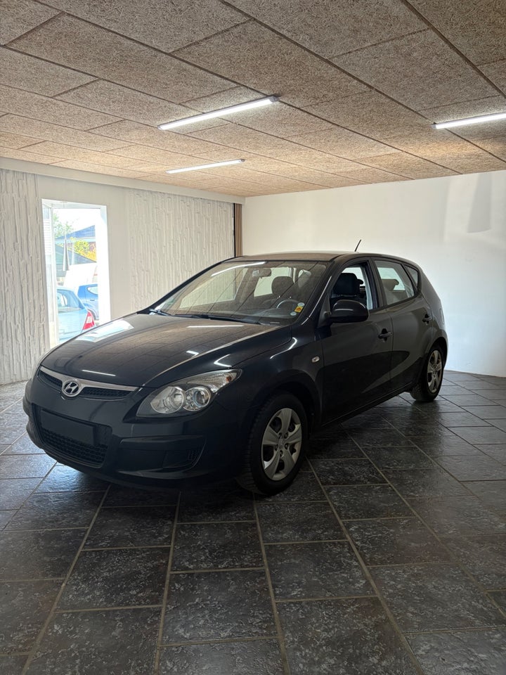 Hyundai i30 1,6 CRDi 90 Classic 5d