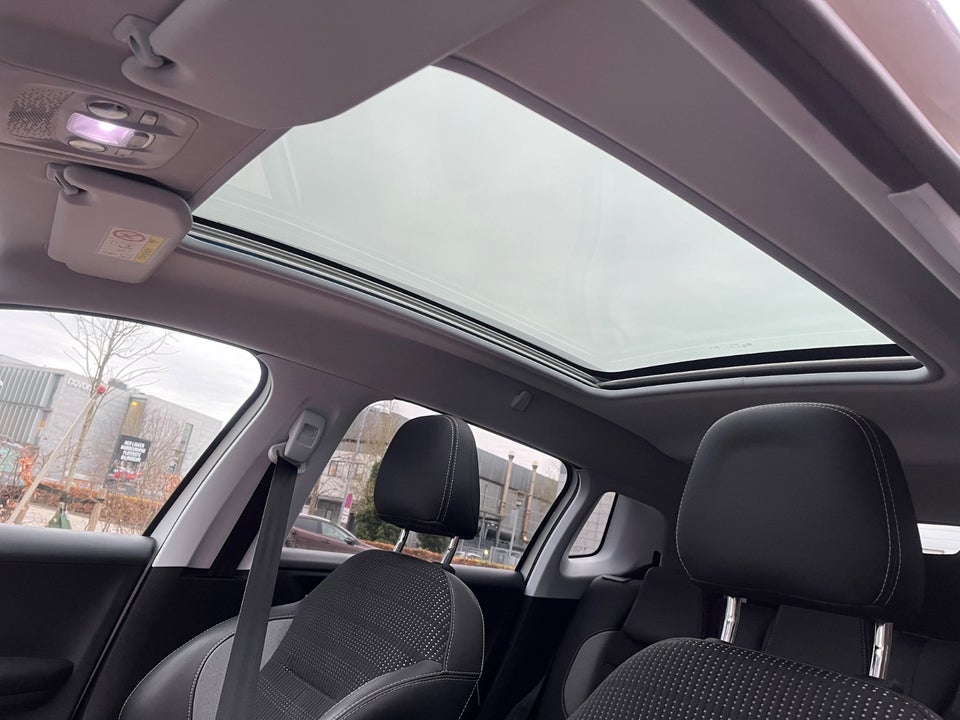 Peugeot 2008 1,2 PureTech 110 Prestige Sky 5d