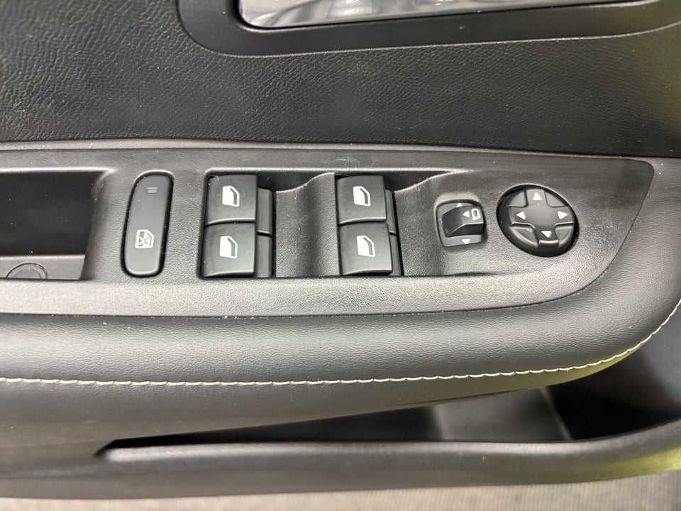 Peugeot e-208 50 Allure 5d