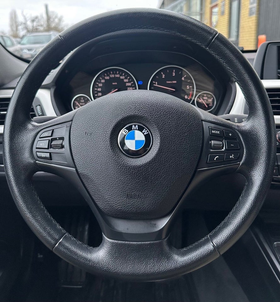 BMW 320d 2,0 Touring aut. 5d
