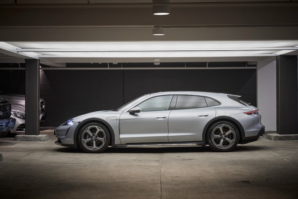 Porsche Taycan 4 Performance+ Cross Turismo 5d