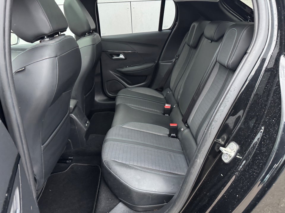 Peugeot 208 1,2 PureTech 100 Allure Sky 5d