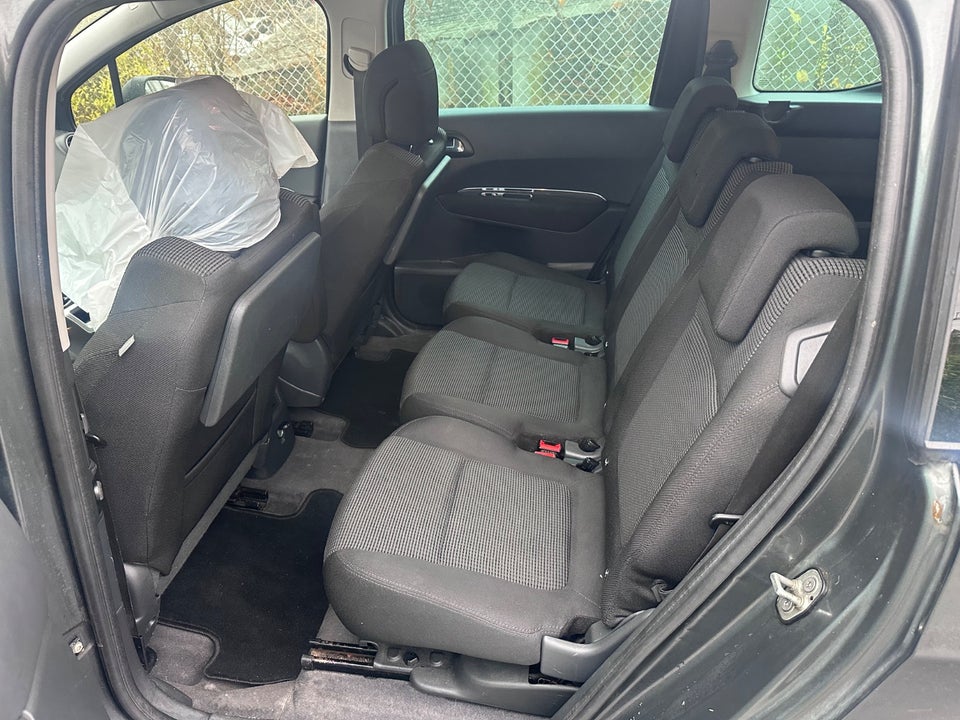 Peugeot 5008 1,6 HDi 110 Premium 7prs 5d