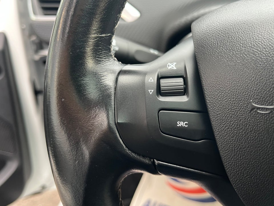 Peugeot 208 1,6 BlueHDi 100 Allure Sky 5d