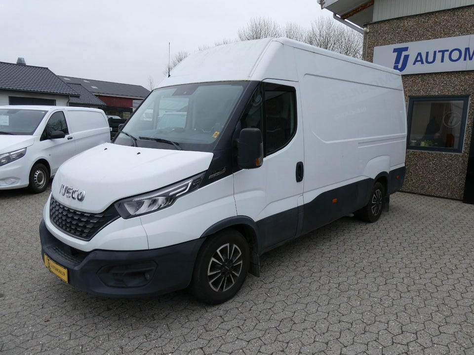 Iveco Daily 2,3 35S16 12m³ Van AG8