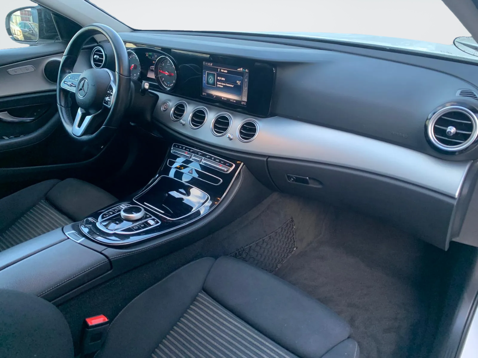 Mercedes E300 de 2,0 Avantgarde stc. aut. 5d