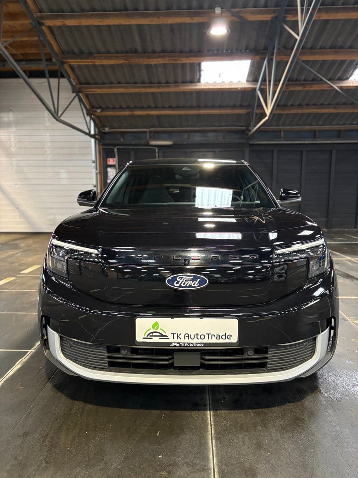 Ford Explorer 77 Premium Extended Range 5d