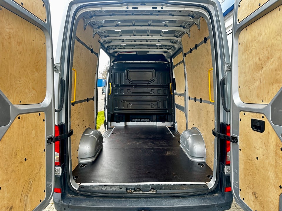 VW Crafter 35 2,0 TDi 177 Kassevogn L3H3 aut.