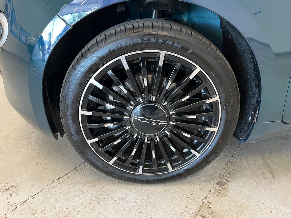 Fiat 500e 42 la Prima 3+1 4d