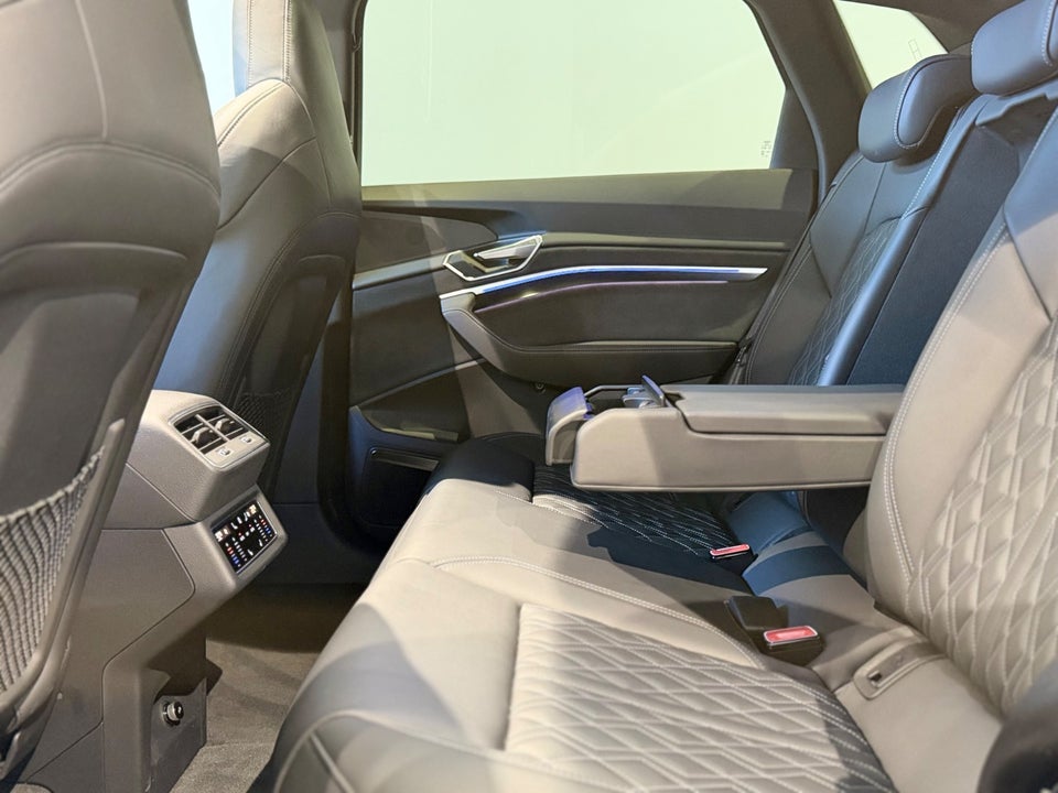 Audi e-tron S quattro 5d