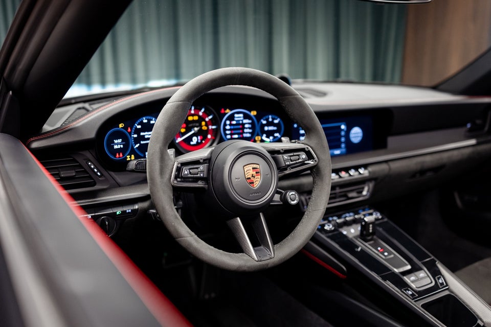 Porsche 911 Targa 4 GTS 3,0 PDK 2d