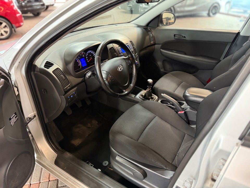 Hyundai i30 1,6 CRDi 90 Classic 5d