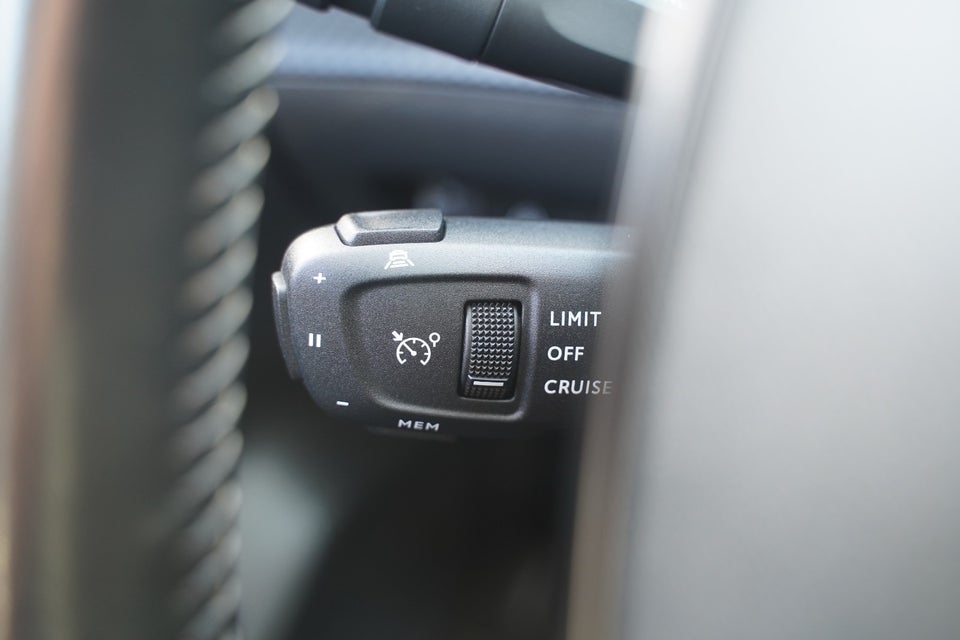 Peugeot 208 1,5 BlueHDi 100 Allure Sky 5d