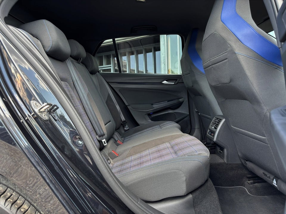 VW Golf VIII 1,4 GTE DSG 5d