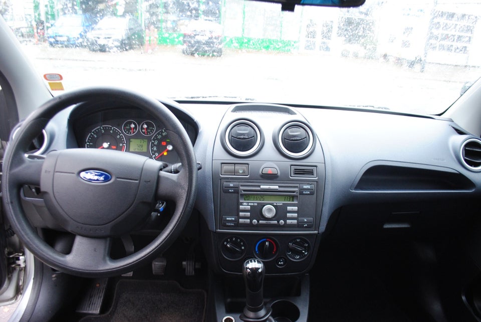 Ford Fiesta 1,3 Ambiente 5d
