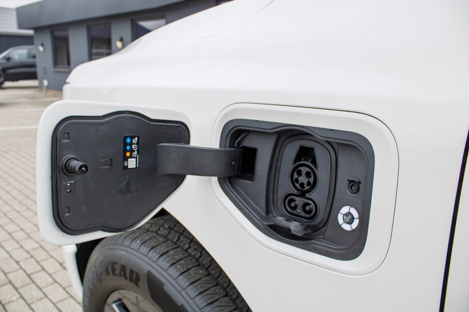 Ford F-150 131 Lightning Lariat Extended Range 4d