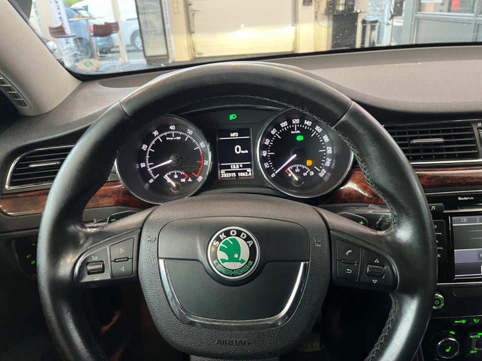 Skoda Superb 3,6 FSi Elegance Combi DSG 4x4 5d