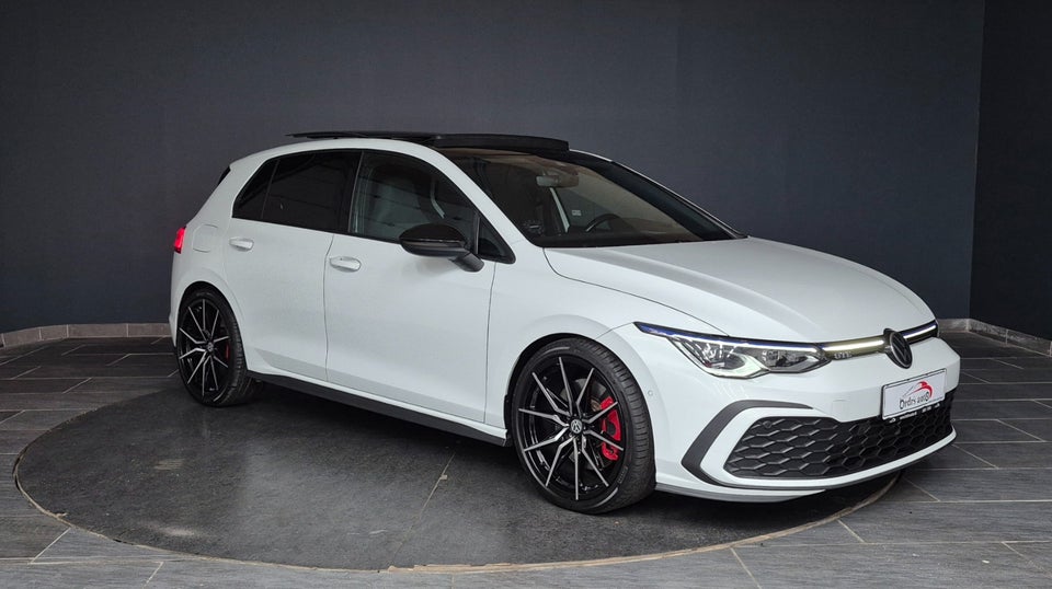 VW Golf VIII 1,4 GTE DSG 5d