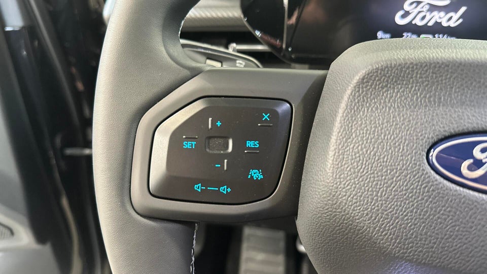 Ford Explorer 79 Premium Extended Range 5d