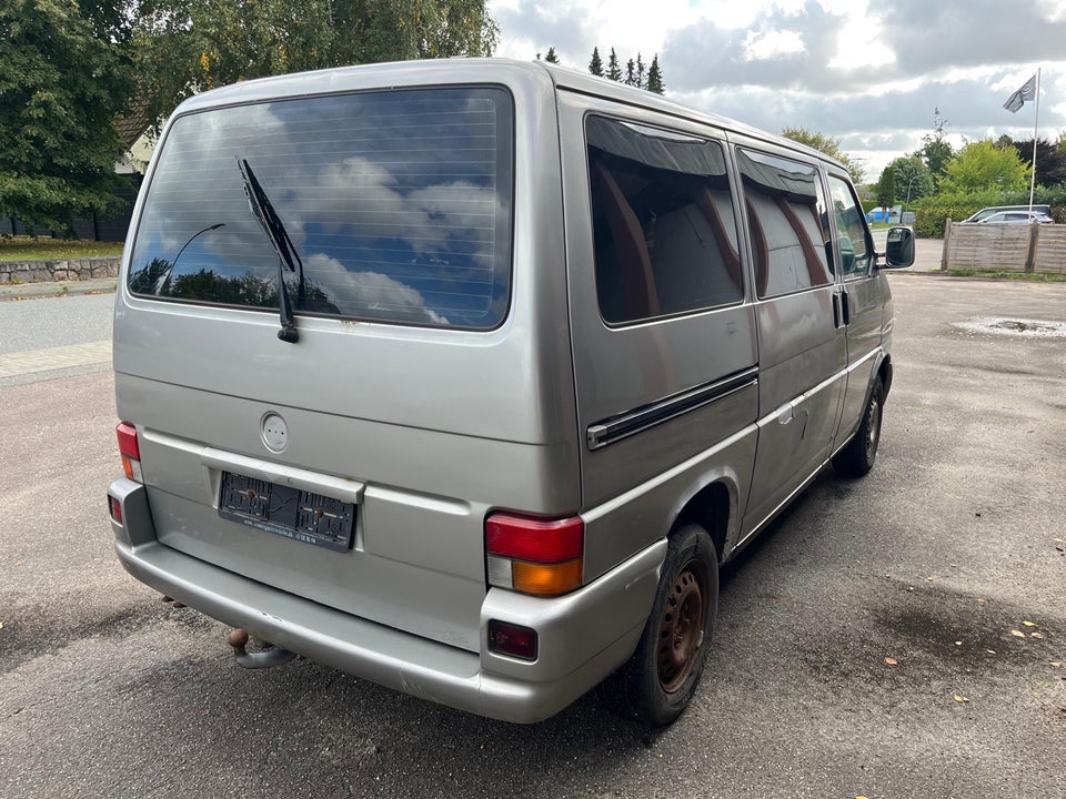 VW Caravelle 2,5 TDi 102 10prs 5d