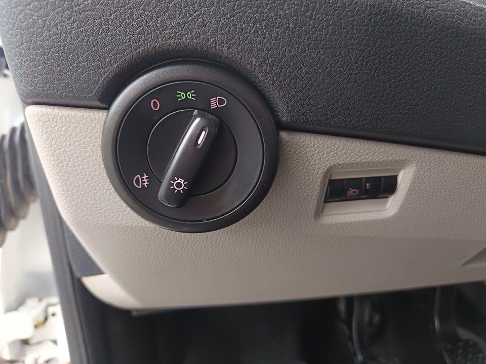 VW Transporter 2,0 TDi 102 Kassevogn lang